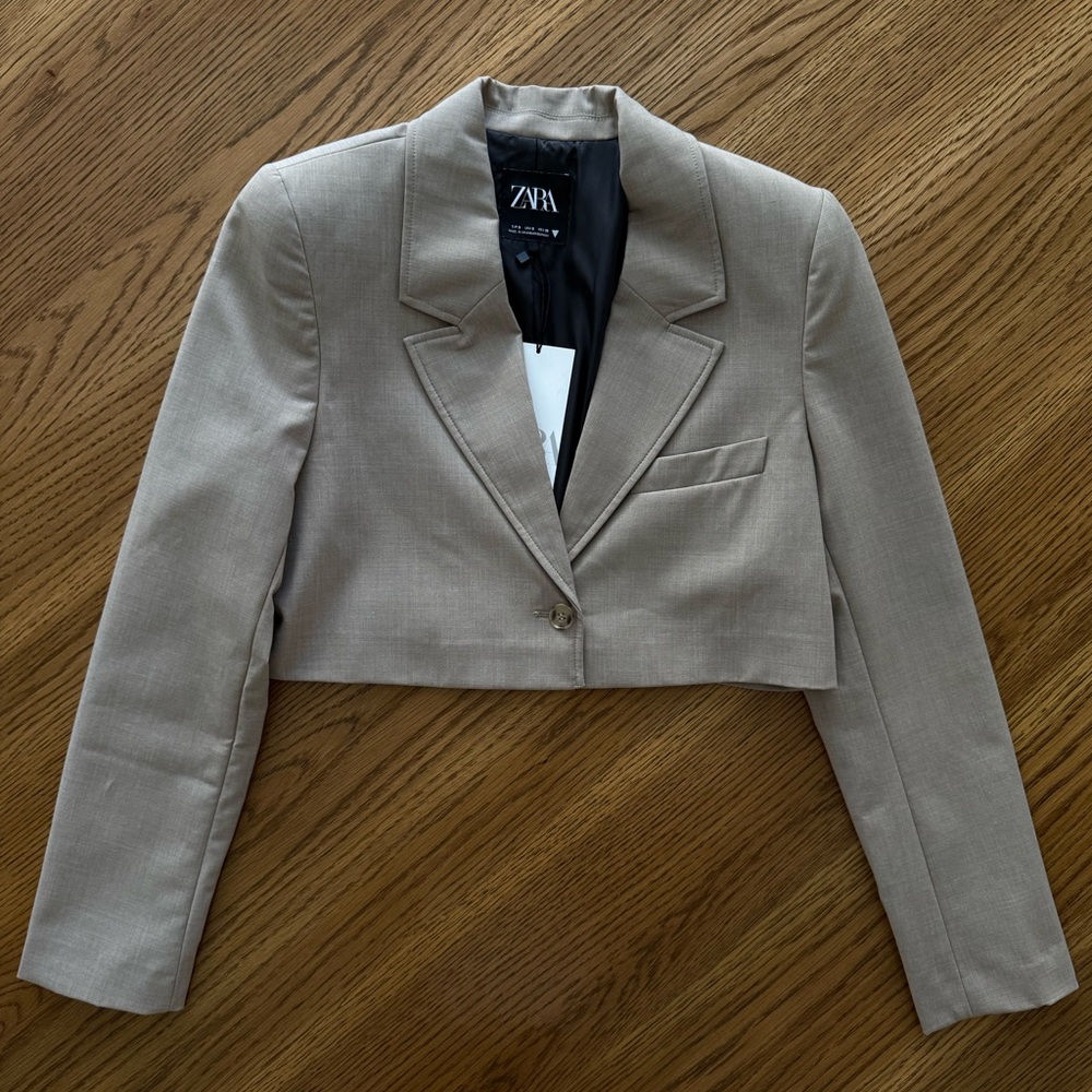 Zara TOPSTITCHED CROPPED BLAZER